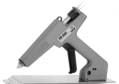 Professionelle Stickklebepistole TR 500 mit Magnetfuß auf Ablageplatte