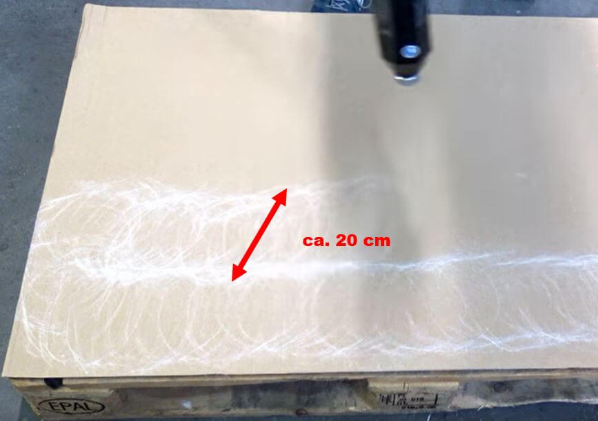 Wide spray application for large-area bonding